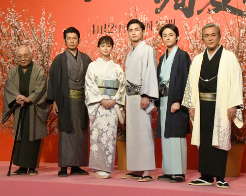（左から）中島貞夫監督、永瀬正敏、多部未華子、高良健吾、木村了、寺島進