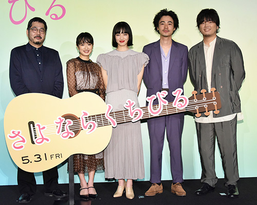 左から塩田明彦監督、門脇麦、小松菜奈、成田凌、秦基博