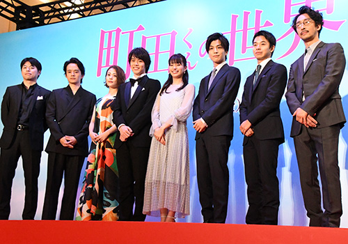 左から石井裕也監督、池松壮亮、高畑充希、細田佳央太、関水渚、岩田剛典、太賀、北村有起哉