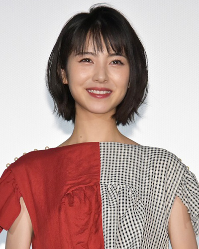 浜辺美波、エキストラに演出つける矢本悠馬を想像し満面の笑み