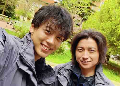 竹内涼真＆藤原竜也が“相棒”に！まぶしい2ショットセルフィーも