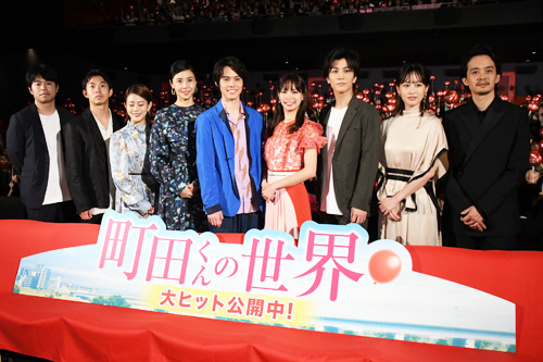 左から石井裕也監督、太賀、高畑充希、松嶋菜々子、細田佳央太、関水渚、岩田剛典、前田敦子、池松壮亮