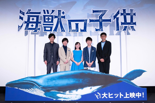 左から稲垣吾郎、浦上晟周、芦田愛菜、石橋陽彩、渡辺歩監督