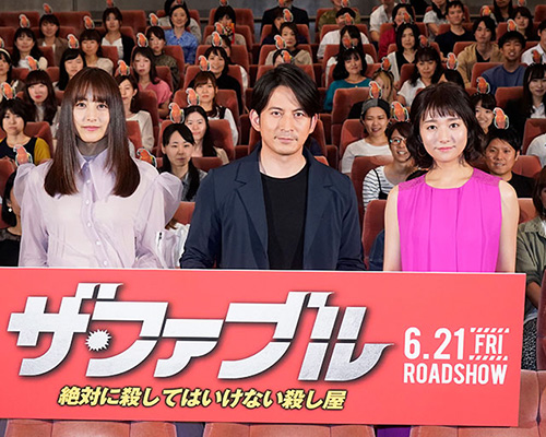 左から山本美月、岡田准一、木村文乃