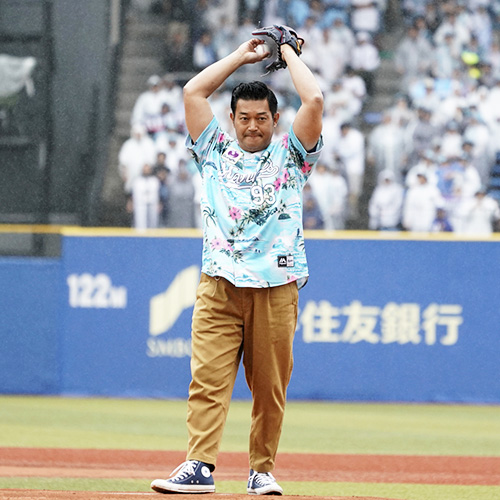 山口智充がZOZOマリンスタジアムで始球式！幕張の花火大会をアピール