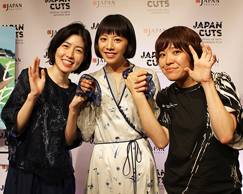 左からシム・ウンギョン、夏帆、箱田優子監督