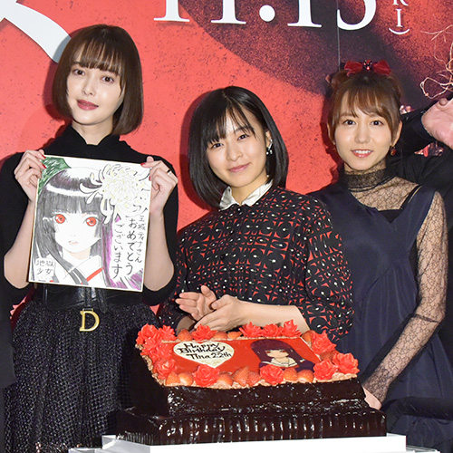 左から玉城ティナ、森七菜、大場美奈