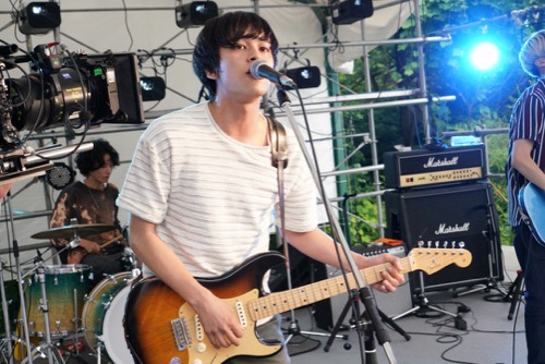 新田真剣佑と北村匠海、渾身の音楽フェスシーン舞台裏