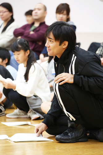 劇団EXILE小澤雄太＆小野塚勇人、子どもたちに演技レッスン 演技の楽しさ伝える