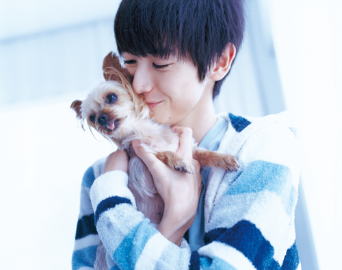 「本郷奏多カレンダー2020 -every morning with Kanata-」収録カット
(C)SDP