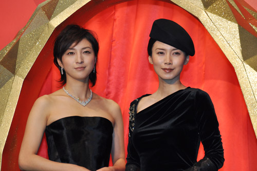 広末涼子（左）と中谷美紀（右）