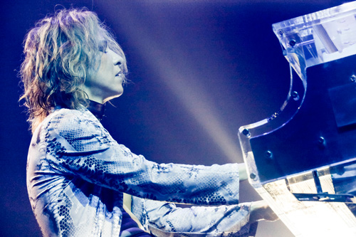 YOSHIKI、公演中止で窮地に立つ世界の音楽関係者支援のため10万ドル寄付