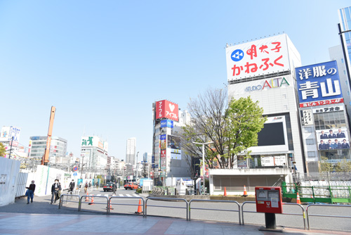 新宿・アルタ前