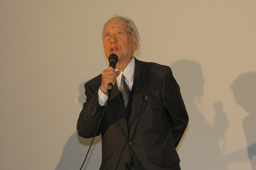 ギネス認定の91歳新人監督が舞台挨拶。映画への思いを語った