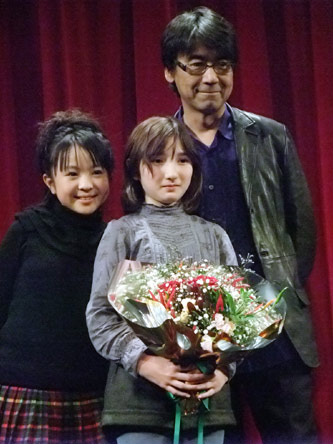 『ユキとニナ』舞台挨拶で、日仏の天才少女が顔合わせ！