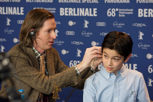 ベルリン国際映画祭にて／主人公の少年・アタリの声を務めたコーユー・ランキン（左）とウェス・アンダーソン監督（左）