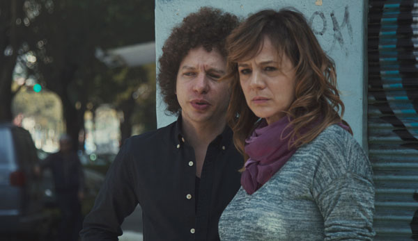 『母という名の女』撮影中のミシェル・フランコ監督（左）とエマ・スアレス（右）