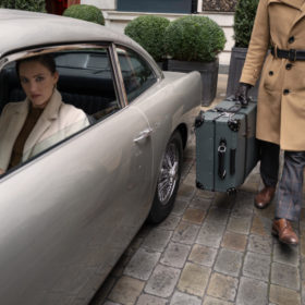 『007』の公開が待てないアナタに「ノー・タイム・トゥ・ダイ」スーツケース