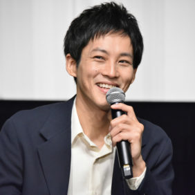 松坂桃李、“松浦亜弥先輩”の思い出語る「スターってこういう輝き方を…」