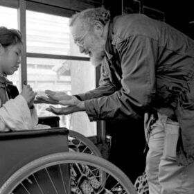 公害病の原点・水俣病は「何も終わっていない」 ロバート・キャパ賞のユージン・スミスの貴重な写真を公開