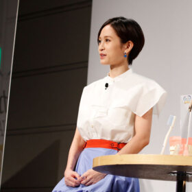 「歯が命アワード2021」を受賞した前田敦子 （C）株式会社サンギ