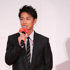 佐藤健、阿部寛に突き飛ばされまった!?  現場目撃の吉岡秀隆ビックリ