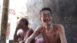 仕事も家族も捨てフィリピンのスラム街に潜む邦人男性たちに7年密着『なれのはて』12月18日公開