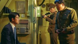 韓国、北朝鮮、アメリカの首脳が潜水艦に監禁！ 緊迫と迫真の軍事エンターテインメント