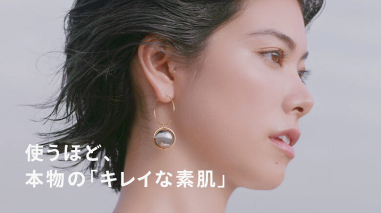 「マキアージュ 毛穴レス美容液リキッドファンデ」のCM