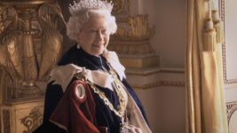 今年で在位70周年！ エリザベス2世の知られざる素顔をとらえたドキュメンタリー『エリザベス 女王陛下の微笑み』公開決定