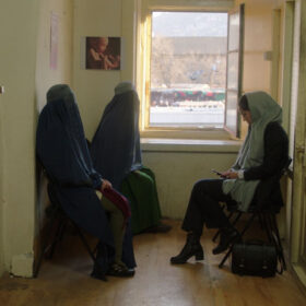 5月6日から全国で順次公開『明日になれば～アフガニスタン、女たちの決断～』 (C)2019 Noori Pictures