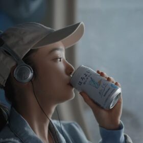 サントリーの新TV-CM「ちょうどよい、ここちよい、ほろよい 15s」