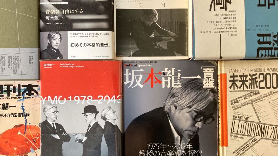 追悼】坂本龍一の〈声〉に耳を澄ます | ムビコレ | 映画・エンタメ情報