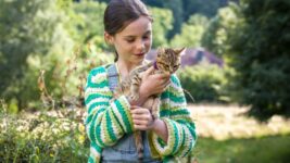 猫好き悶絶必至！ 愛らしい少女と子猫の絆を描いたフランス映画『ルー、パリで生まれた猫』公開