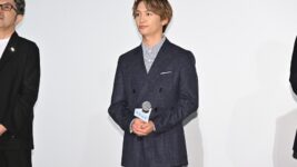 なにわ男子・藤原丈一郎、二宮和也のイタズラに嵌められたことを告白「靴を履いて帰ろうとしたら…」『アナログ』完成披露舞台挨拶