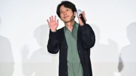 二宮和也、高橋惠子と『アナログ』舞台挨拶に登壇！ ”母”への思い語る「伝えたいことは伝えておかなければいけないなと」