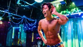 鈴木亮平、パンツ一枚の“もっこりダンス”が話題!? 不倫に溺れる男女を赤裸々に描く挑戦作も 注目の記事をピックアップ