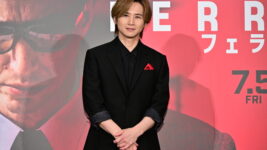 堂本光一「どちらかと言うと僕はM気質なので…」“乗るには気合のいる車”フェラーリの魅力を語る