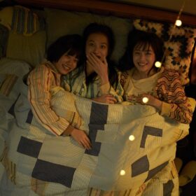 広瀬すず、杉咲花＆清原果耶との撮影を「とても幸せに感じていた」姉妹のようにリラックスした『片思い世界』メイキングショット