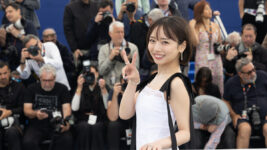 齊藤京子、主演作『恋愛裁判』カンヌのフォトコールで異例の拍手喝采が！