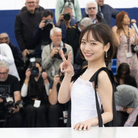 齊藤京子、主演作『恋愛裁判』カンヌのフォトコールで異例の拍手喝采が！