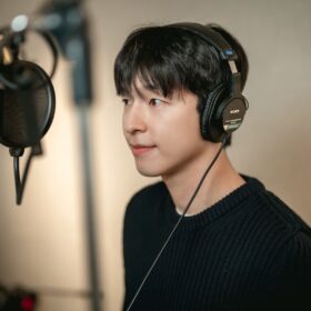 ホン・ギョン、Netflix初の韓国オリジナル長編アニメで声優挑戦！『あの星に君がいる』で切なさと希望を紡ぐ