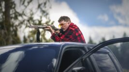 一夜を共にした相手はシリアルキラーだった？ スティーブン・キングが「巧妙な傑作」と絶賛『ストレンジ・ダーリン』