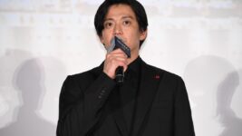 小栗旬「日本を離れていた時期で海外にいたので…」 『フロントライン』ジャパンプレミアでロックダウン当時を振り返る