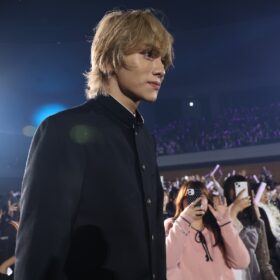 山下幸輝、生徒会長役のツッコミが炸裂！ 『見える子ちゃん』スペシャルステージ