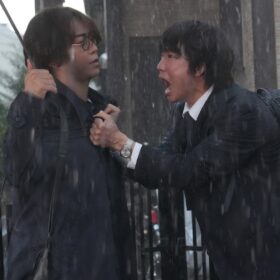 綾野剛×亀梨和也、14年ぶりの再共演で激突！ 現実と芝居が交差した“奇跡の瞬間”