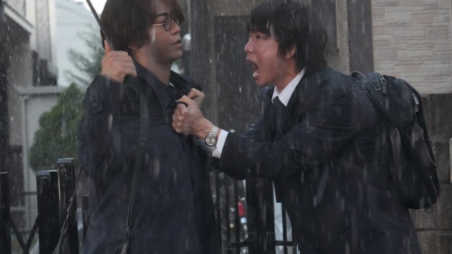 綾野剛×亀梨和也、14年ぶりの再共演で激突！ 現実と芝居が交差した“奇跡の瞬間”