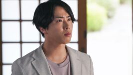 “超常現象専門家”宮舘涼太の眼差しに引き込まれる！『火喰鳥を、喰う』不穏な11カット公開
