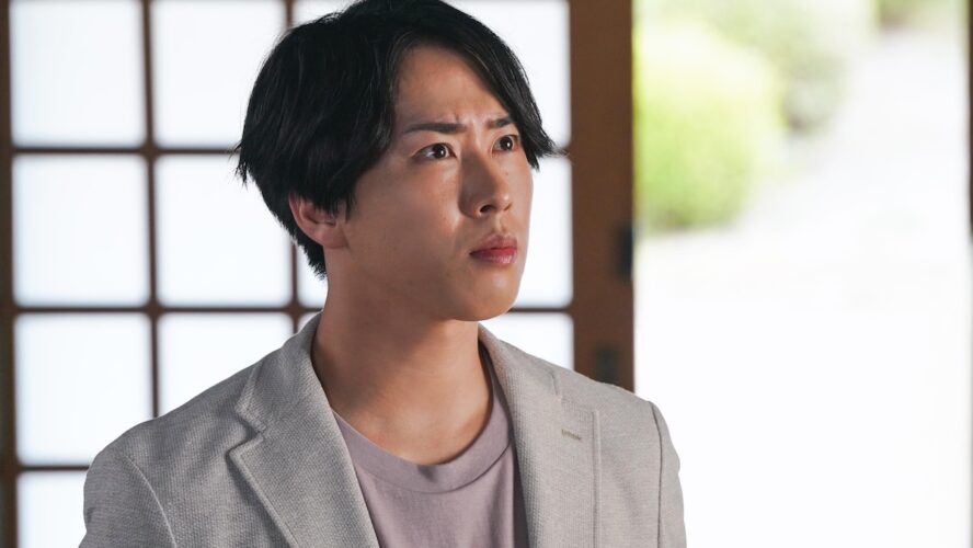 “超常現象専門家”宮舘涼太の眼差しに引き込まれる！『火喰鳥を、喰う』不穏な11カット公開
