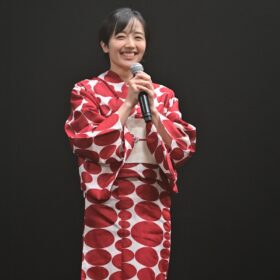 『火喰鳥を、喰う』